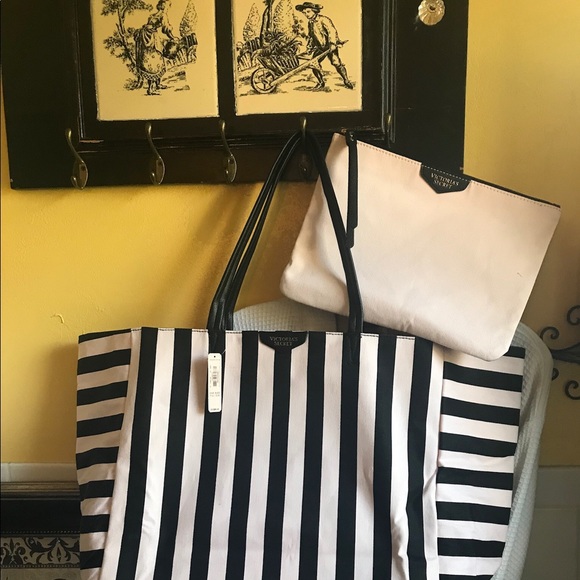 VICTORIA’S SECRET TOTE - Picture 1 of 3